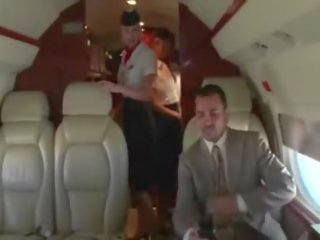 Concupiscent stewardesses sesati njihovo clients težko johnson na na plane